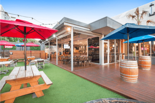 Cosy Outdoor Haven With Live Music for Casual Gatherings