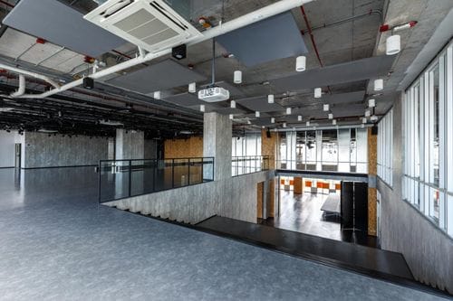 Cutting-Edge Industrial Hall for Dynamic Hackathons and Conferences