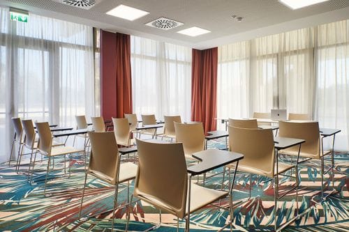 Airy Meeting Space With Stylish Décor and Floor-To-Ceiling Windows
