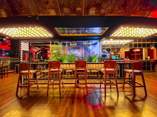 Dazzling Chic Rooftop With Industrial Flair for Vibrant Events