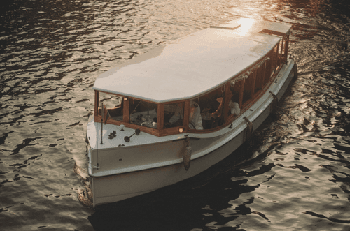 Cozy Floating Reception Venue with Marine Delicacies and Canal Views