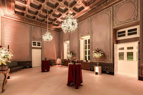 Opulent 16th-Century Ballroom for Luxurious Corporate Receptions