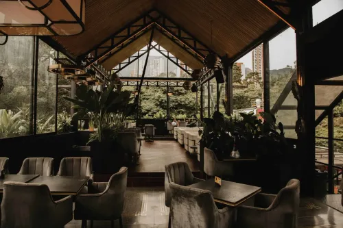 Contemporary Glasshouse Amidst Lush Greenery for Exclusive Dinners