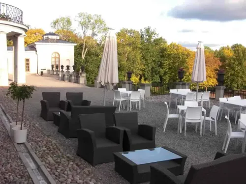 Fresh and elegant terrace with striking views