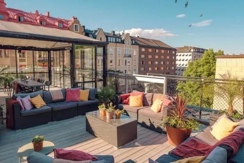 Cosy Rooftop Terrace With Panoramic Views for Stylish Mixers