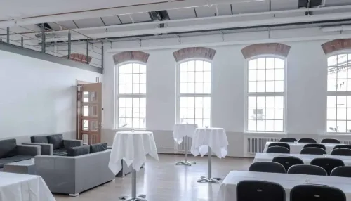 Loft-Style Industrial Gallery With Panoramic Views for Product Launches