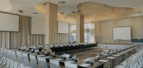Chic Meeting Venue with Extensive Views