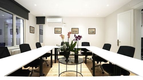 Versatile Meeting Space With Elegant Interiors and Adaptable Layouts