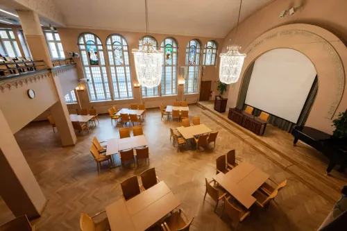 Crystal Elegance Ballroom With Romanesque Influences for Iconic Events