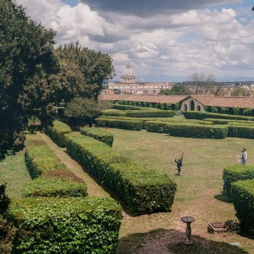 Historic Picturesque Gardens With Lush Greenery for Elegant Receptions