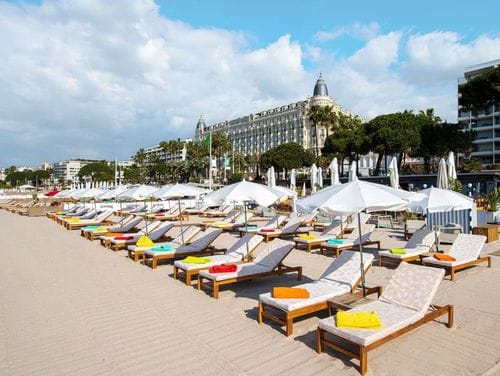 Luxurious Beach Club With Sunlit Interiors and Spacious Terrace for Large Gatherings