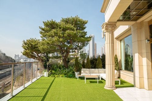 Luxurious Event Venue With Antique Lounge Mood and Mountain Views