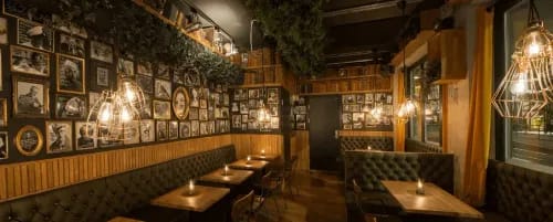 Vintage Chic Oasis With Lush Greenery for Vibrant Social Gatherings