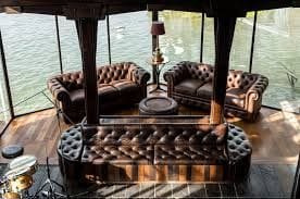 Floating Vintage Lounge With Jazz-Inspired Ambience for Timeless Soirées and Gatherings