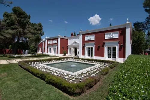 Neoclassical Estate With Verdant Gardens for Grand Corporate Gatherings