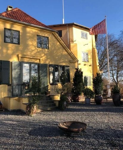 Enchanting Warm Venue Rustic Nordic Charm for Intimate Gatherings