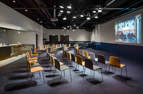 Versatile modern venue for large events