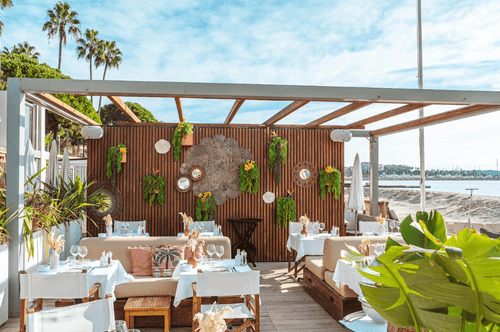 Boho-Chic Beachfront Dining Space for Stylish Gatherings