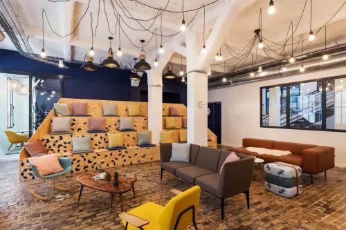 Versatile Urban Haven With Eclectic Chic Decor for Corporate Success