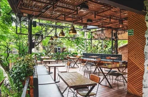 Tropical Garden Venue with Rustic Elegance for Stylish Corporate Events