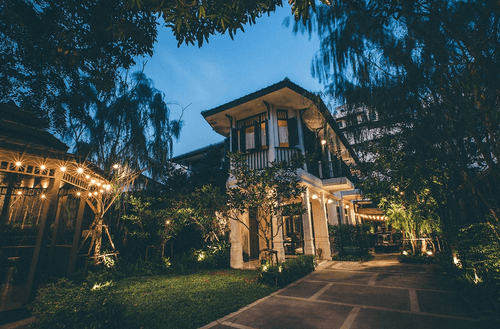 Idyllic Gazebo and Lush Surroundings Ideal for Small, Intimate Events