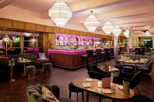 Elegant Art Deco Party Room for Exclusive Networking Events