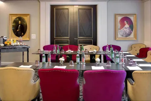 Elegant 19th-Century Meeting Room for High-Profile Corporate Dinners