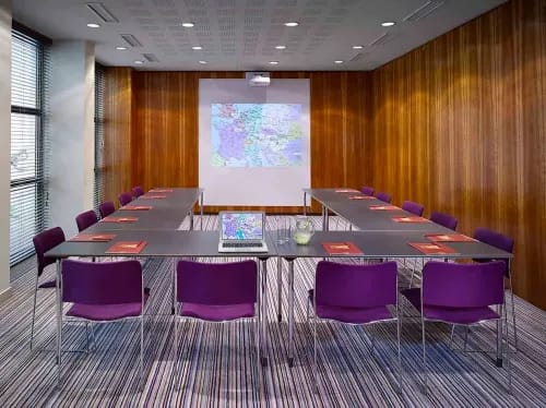 Contemporary Wood-Clad Boardroom for Impactful Meetings and Conferences