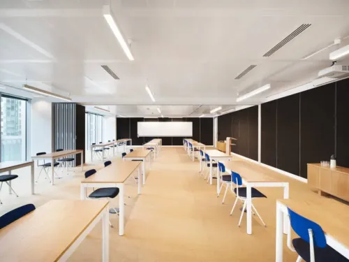 Bright Modern Minimalism for Insightful Corporate Gatherings. Spaces & Stories Churchill Place. The Conference Space