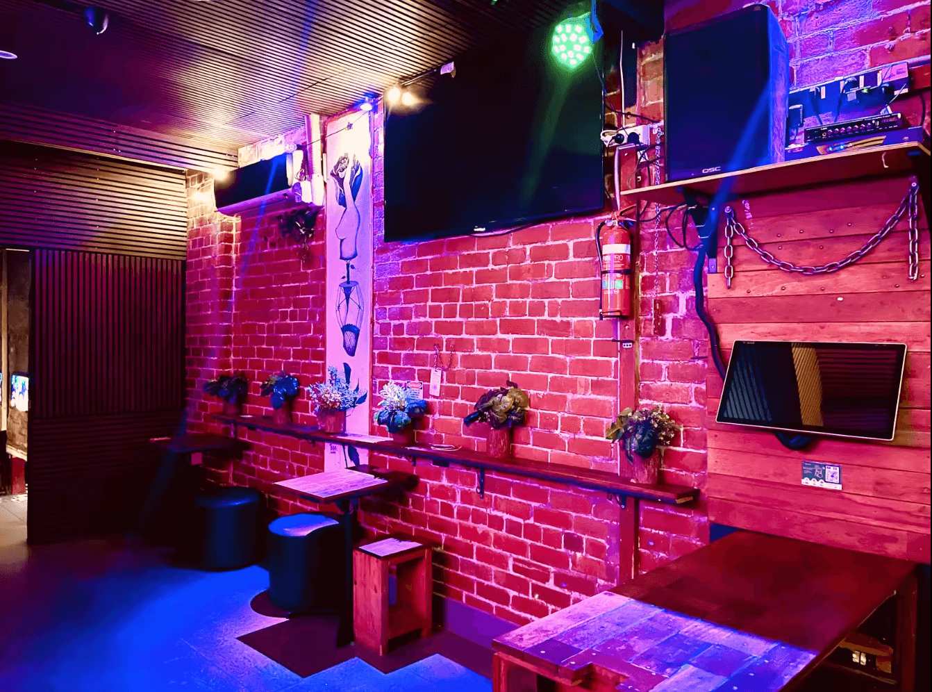 Brick Rooftoop Rustic Indoor Rooftop With Brick Walls for Dynamic Corporate Parties in ...
