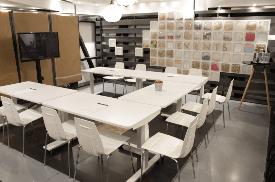 Avant-Garde Modern Floating Cube for Impactful Training Sessions in ...