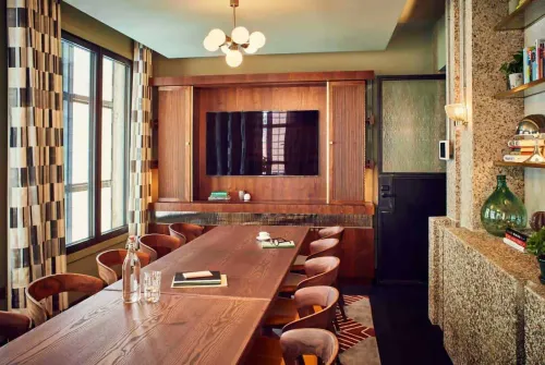 Retro Chic Hideaway With Mid-Century Flair for Intimate Corporate Events. The Hoxton Holborn. Conservatory
