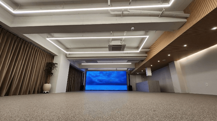 Elegant Modern Hall With Large LED Wall for Dynamic Events and ...