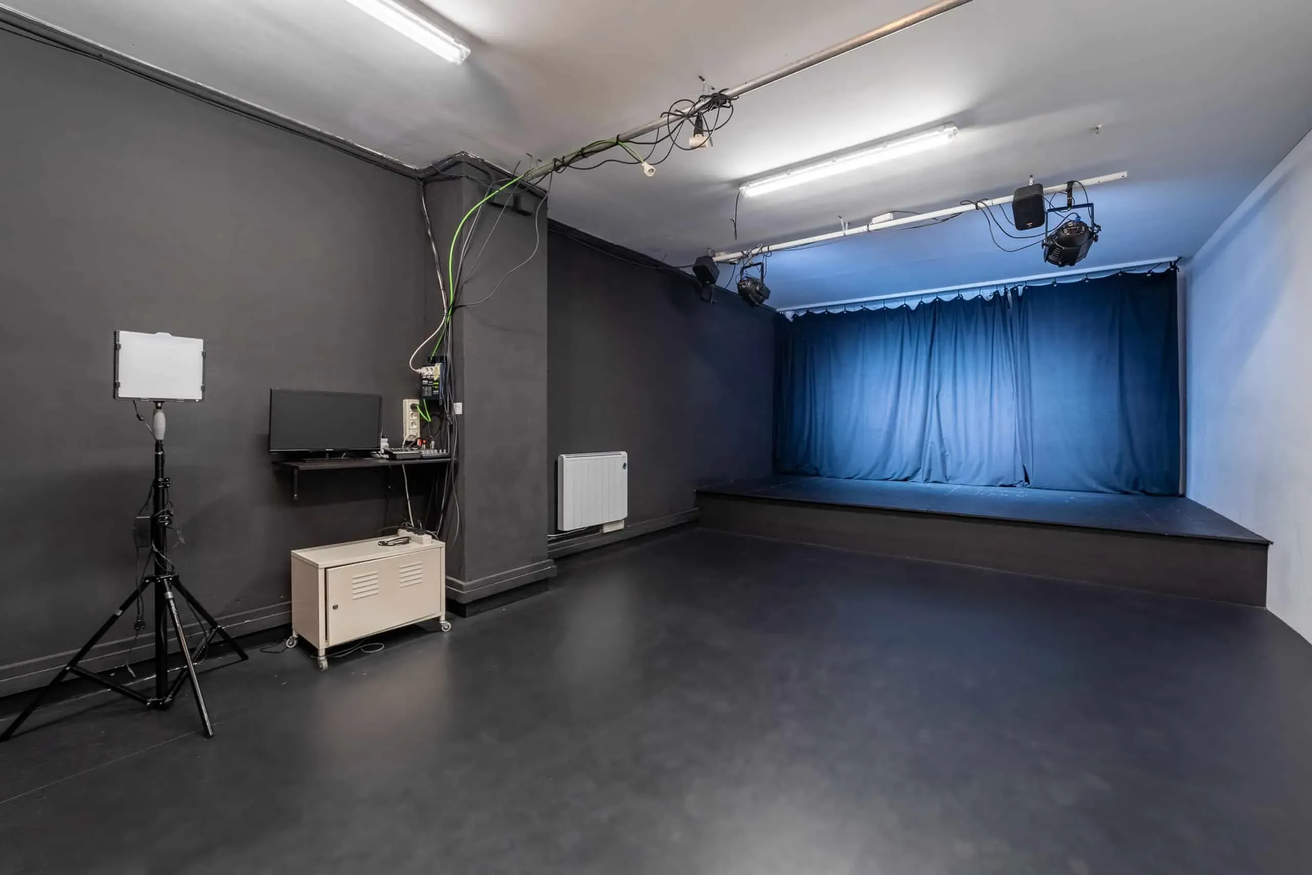 Minimalist Black Box Studio for Creative Rehearsals and Productions in ...